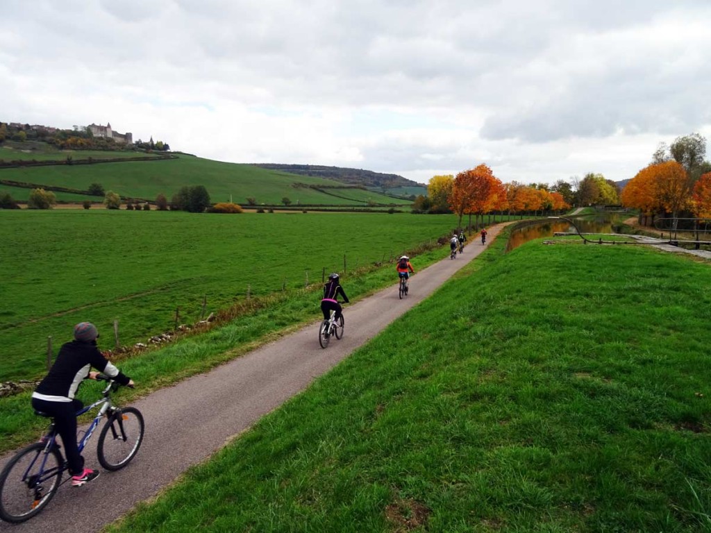 Cyclist heading towards Dijon