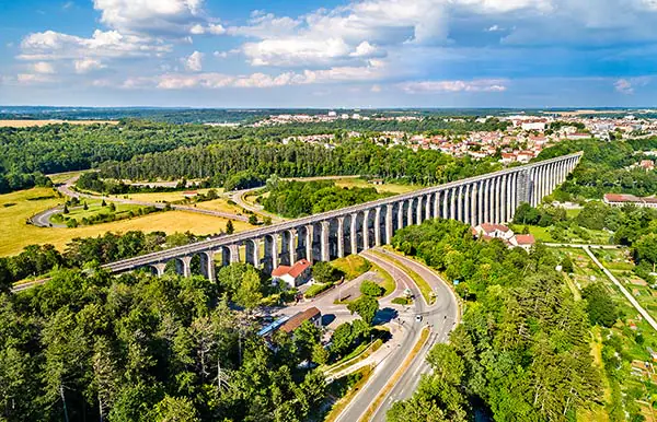 The viaduct arrving at Chaumont